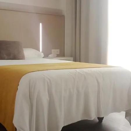 Leo Hotel